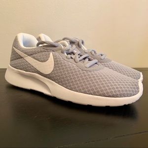 Nike•Womens•Size 6•NEW